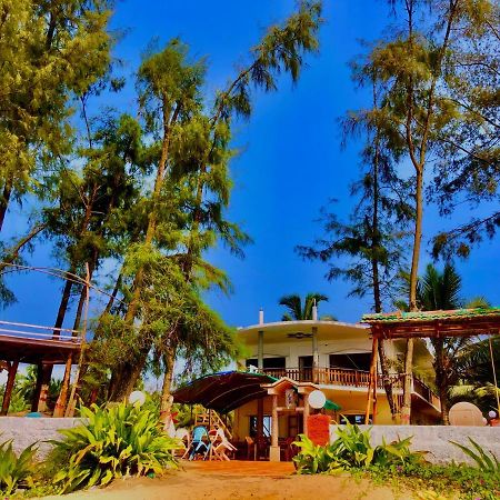 Sam & San Beach Resort Vengurla Esterno foto